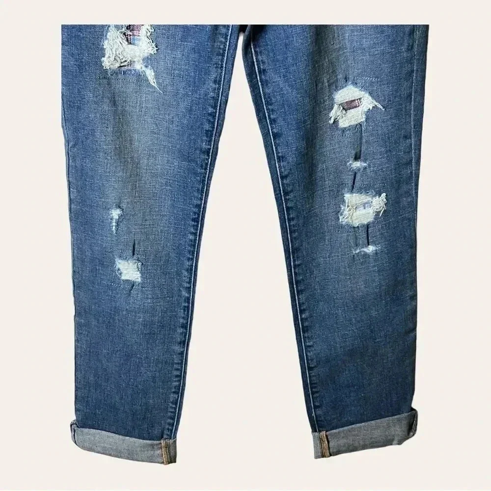 0826. GAP DENIM JEANS 26‎ REGULAR REAL STRAIGHT DISTRESSED WITH PLAID PATCHES